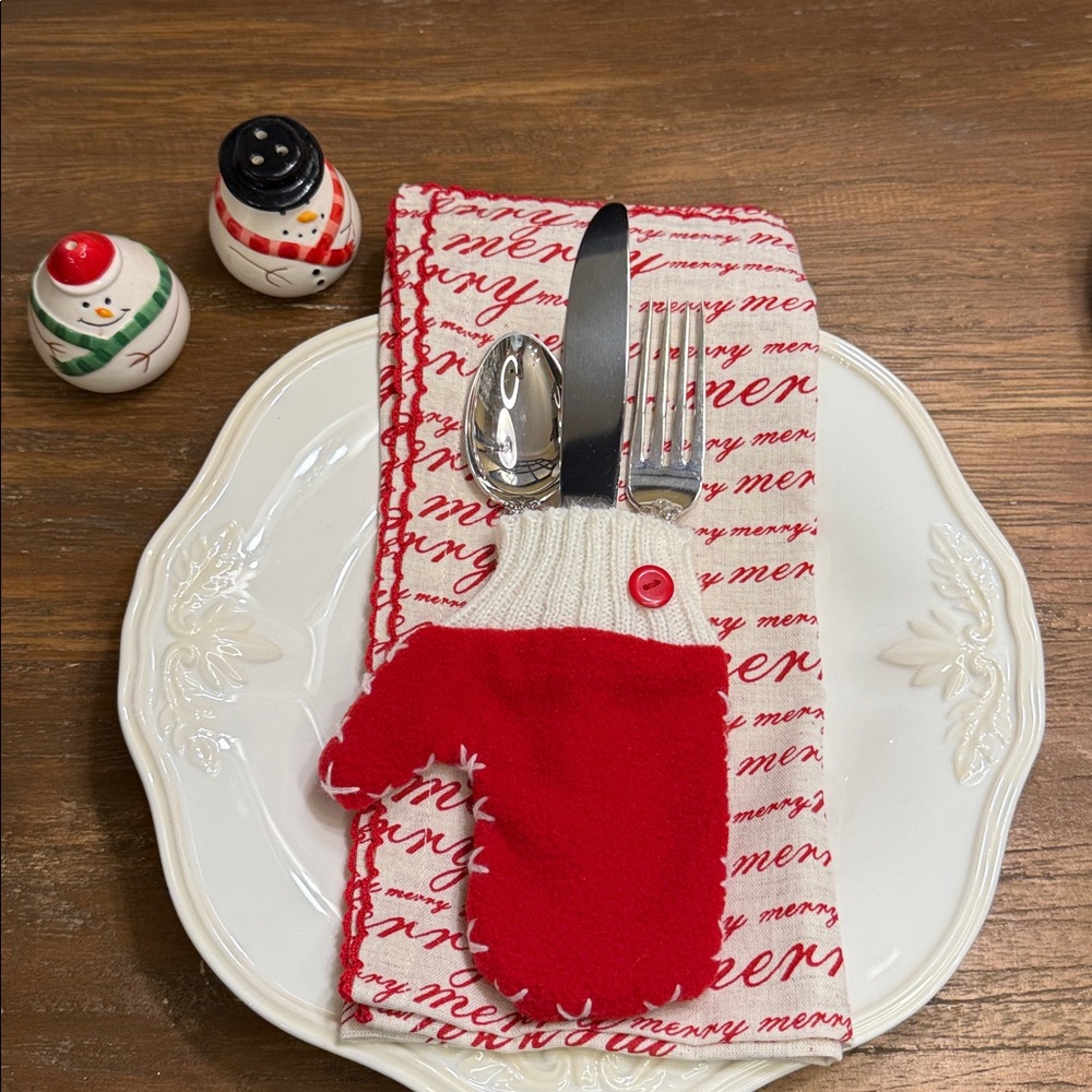Holiday Tableware Set for Two - Picture 3 of 6